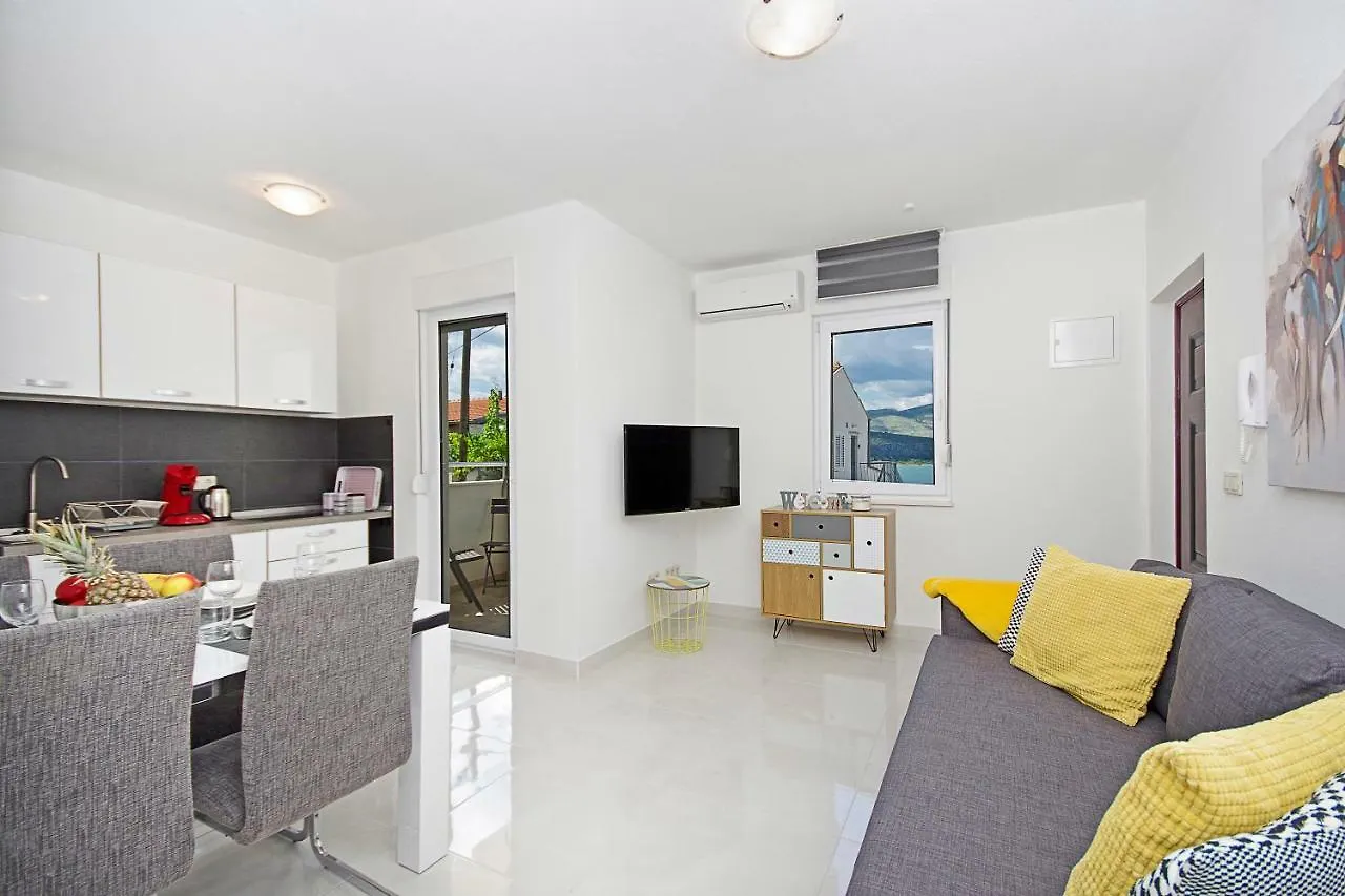 Irma Trogir Apartment