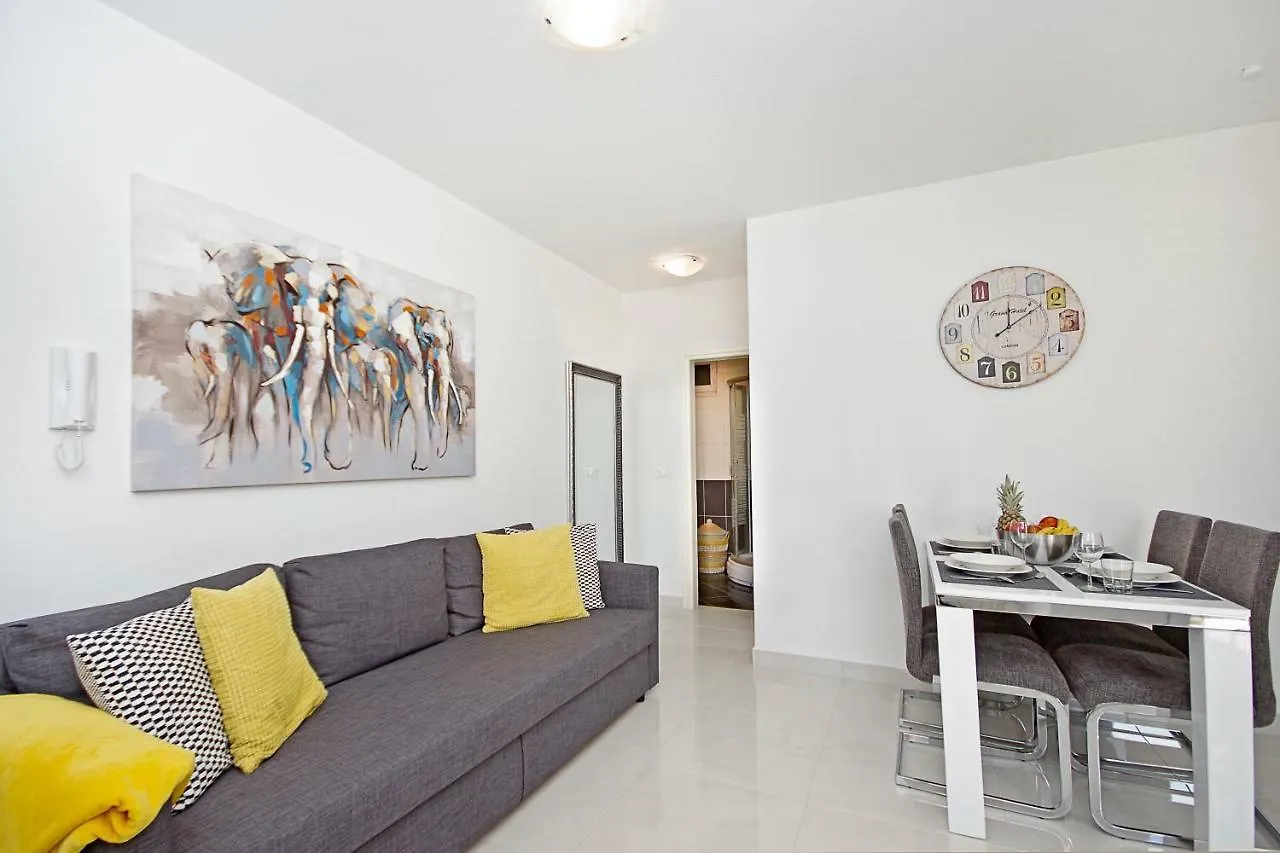 Irma Trogir Apartment