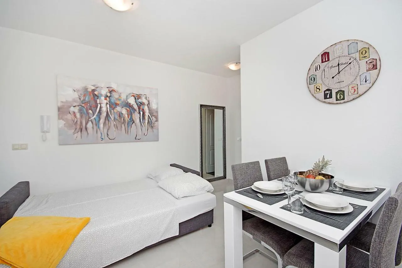 Irma Trogir Apartment 0*,